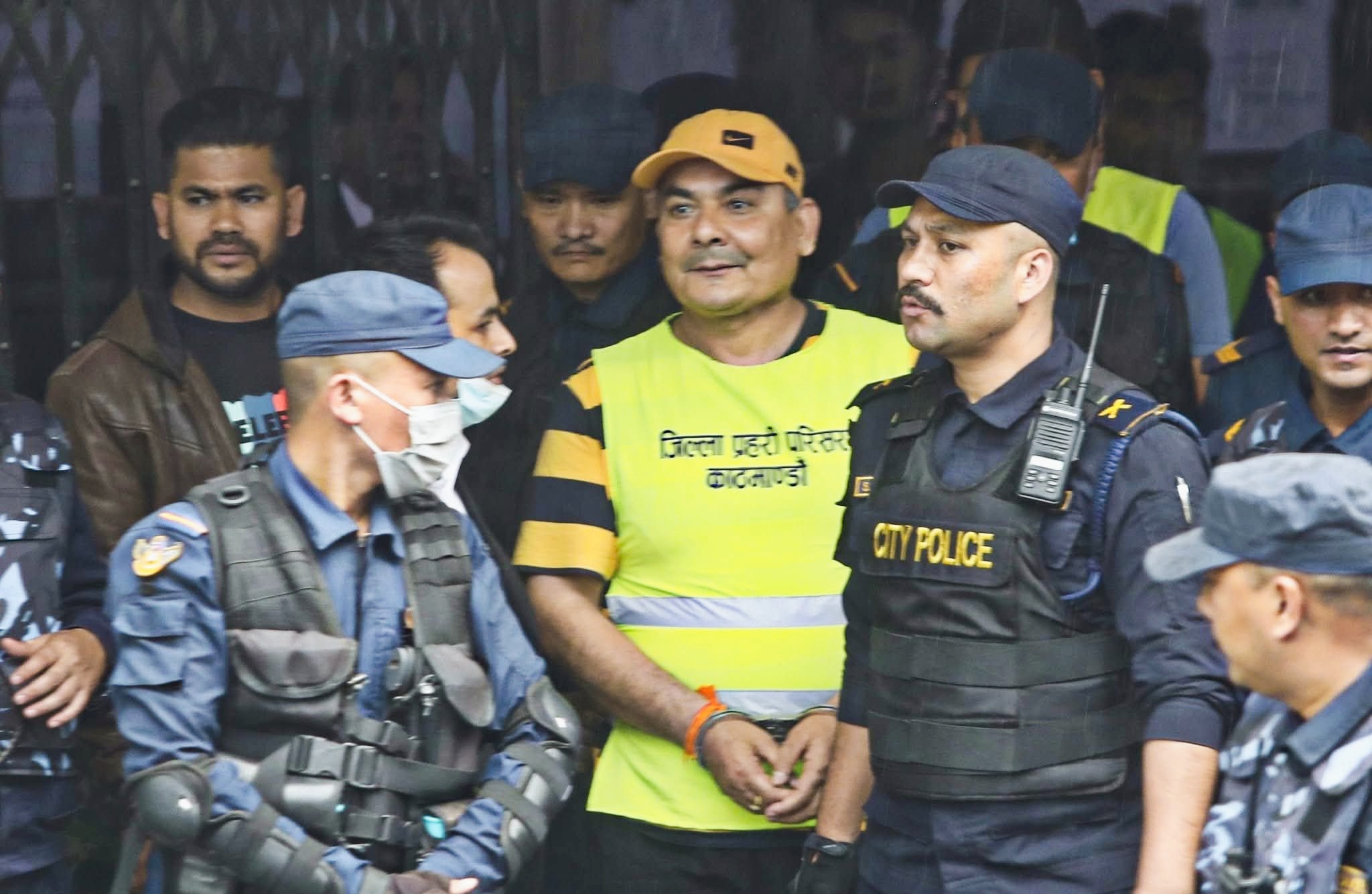 प्रहरी हिरासतमा रहेका दुर्गा प्रसाईँलाई जिल्ला अदालतले उपचारको व्यवस्था मिलाउन आदेश,