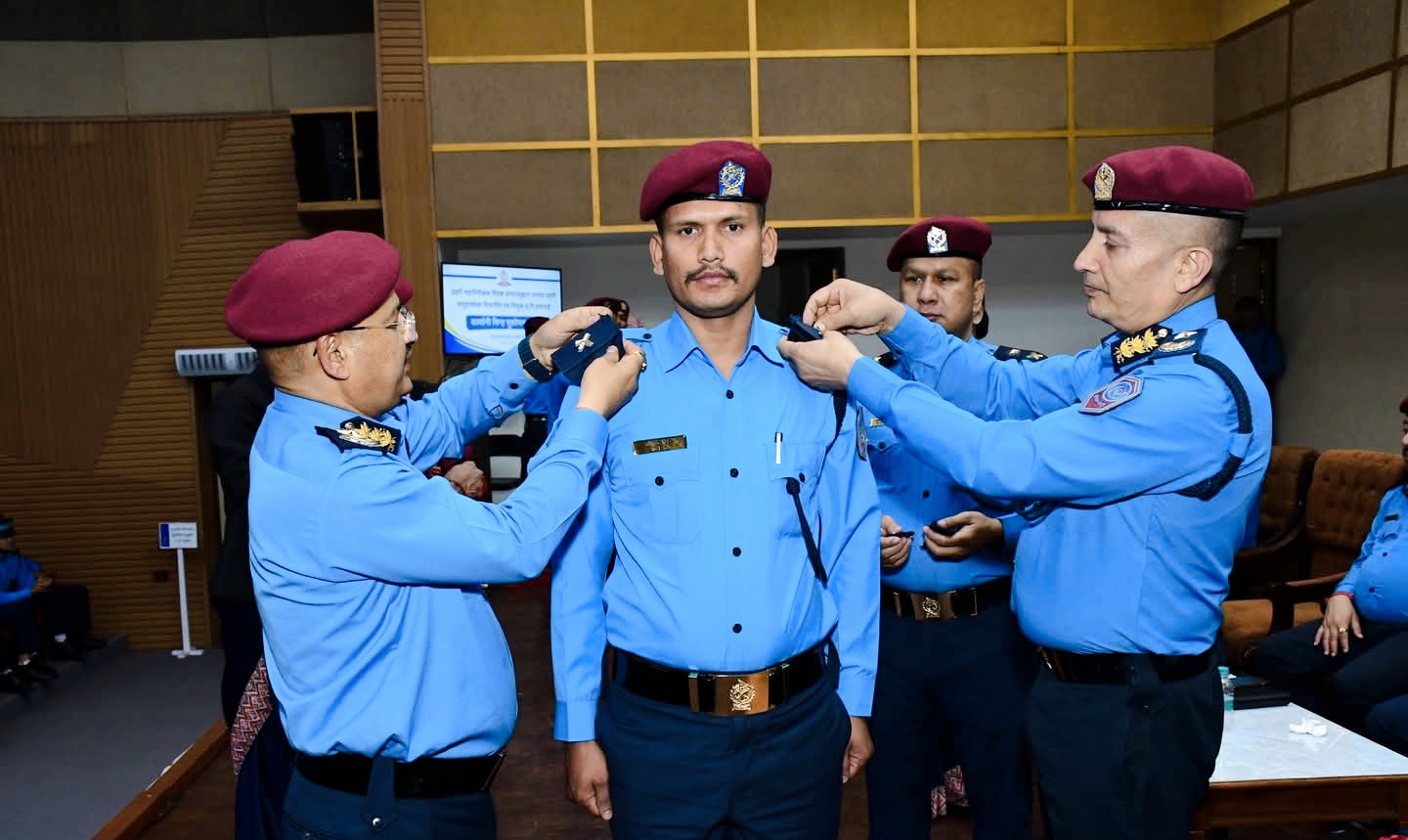 नवनियुक्त ६५ जना प्रहरी निरीक्षकहरु दर्ज्यानी चिन्हद्वारा सुशोभित