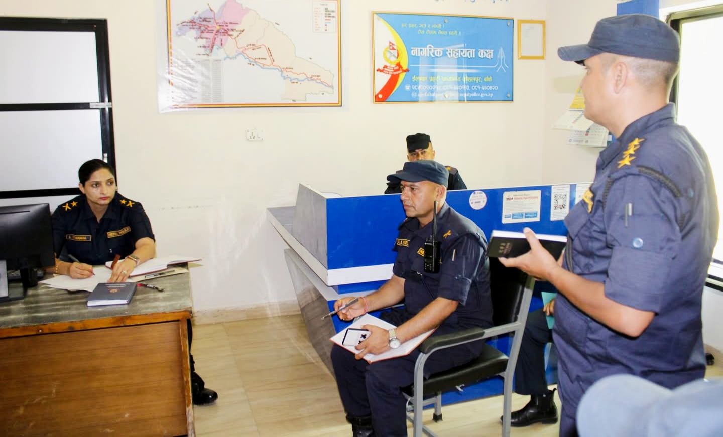 कोहलपुर डिएसपी लक्ष्मी खनालले मातहत प्रहरी इकाई प्रमुखहरु सँग परिचयात्मक तथा निर्देशन,