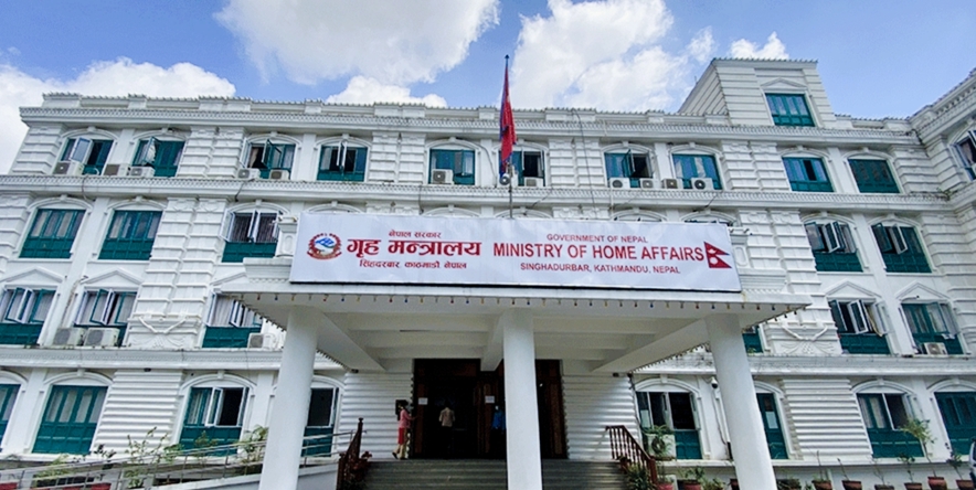 गृह मन्त्रालयले कर्णाली प्रदेश बाहेक ६ प्रदेशको डीआईजीहरूको सरूवा
