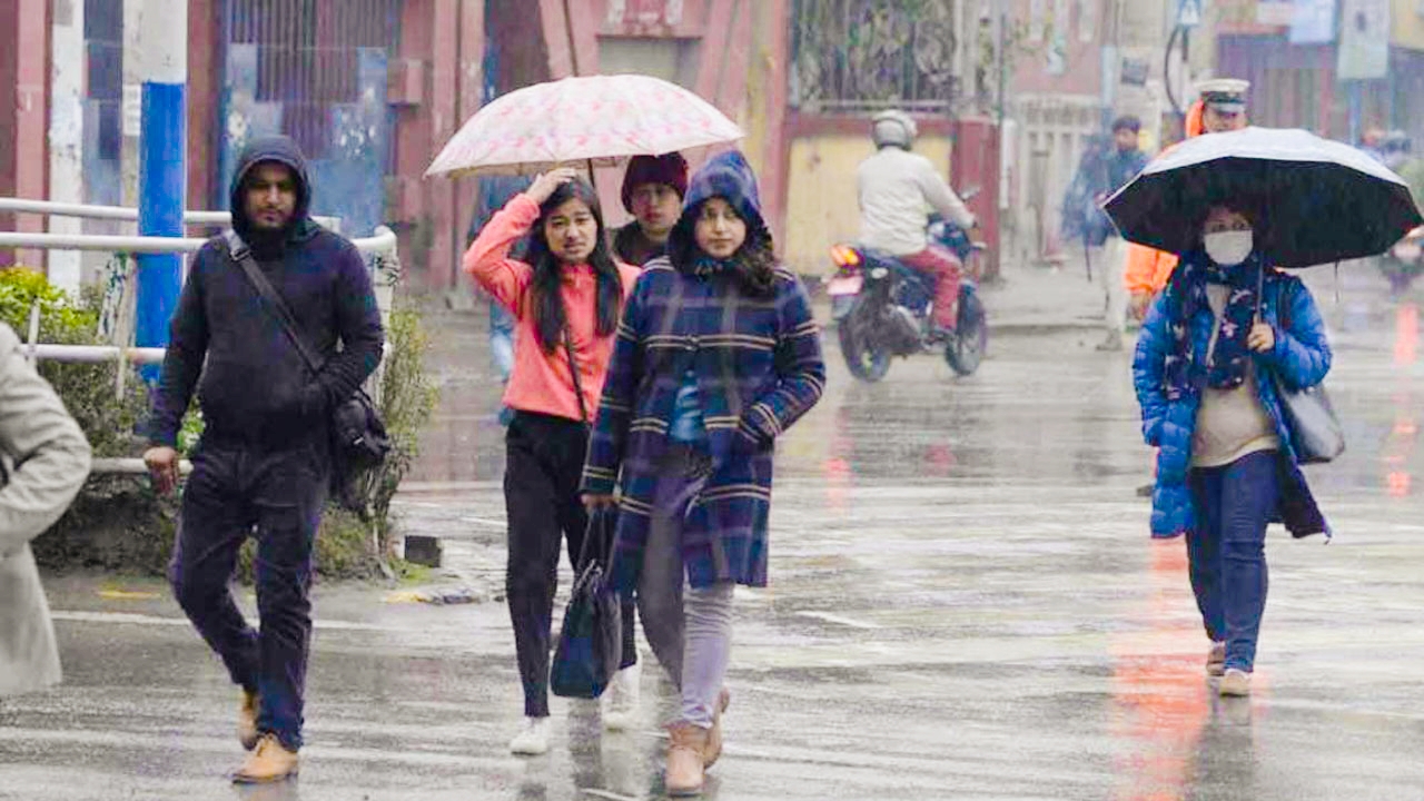 देशभर बिहानैदेखि चट्याङसहित हल्कादेखि मध्यम वर्षा जारी
