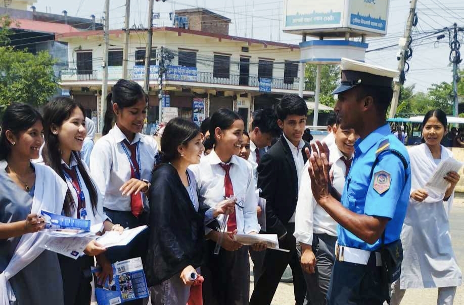 जिल्ला ट्राफिक प्रहरी बाँकेको निर्देशनमा विभिन्न पोष्टहरुमा ट्राफिक सचेतना अभियान जारी