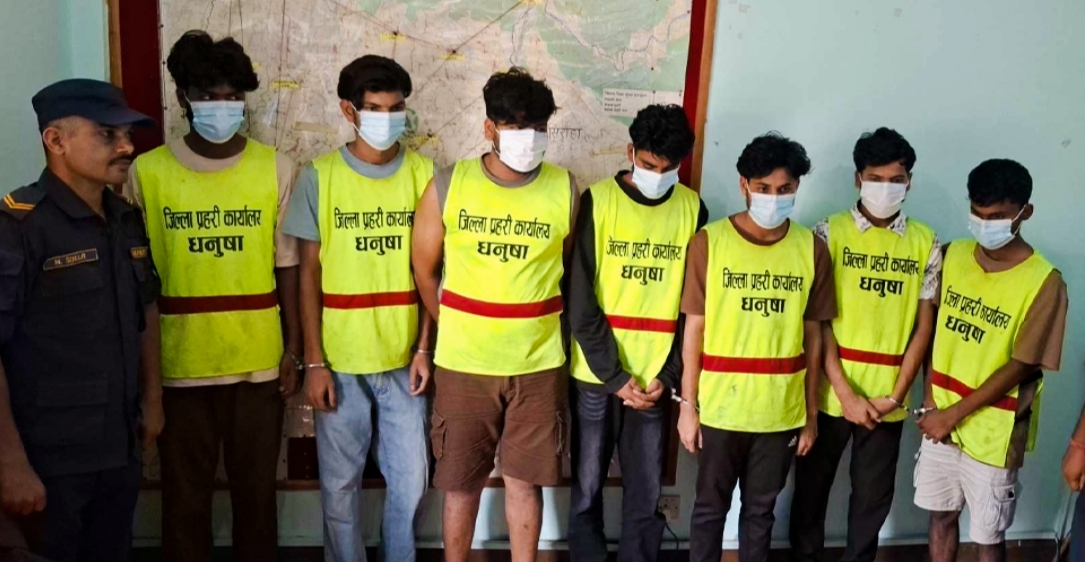 धनुषा प्रहरीले अनलाइन माध्यमबाट साढे २ करोड ठगी गरेको अरोपमा ७ जना पक्राउ,