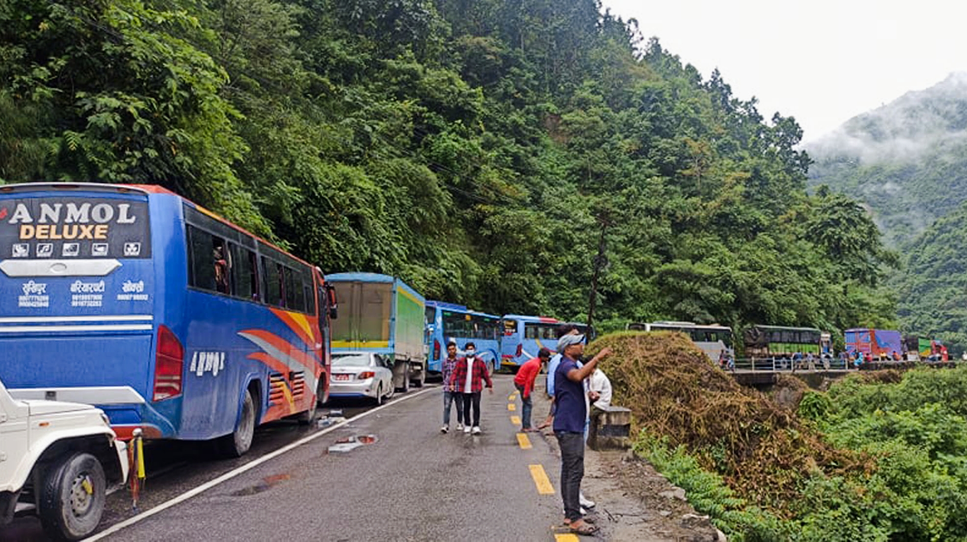 अवरुद्ध नारायणगढ मुग्लिन सडक एकतर्फी संचालनमा,