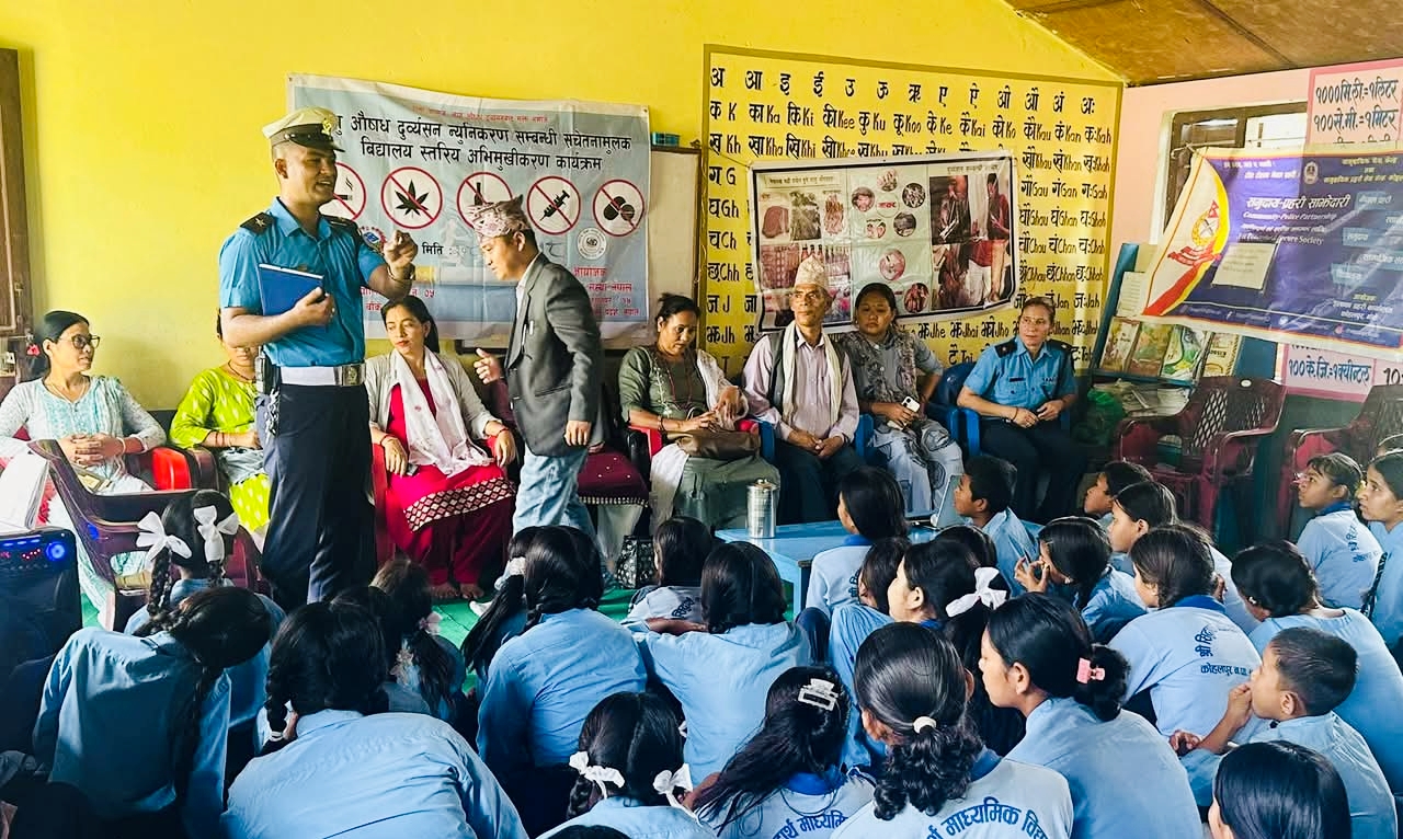 बाँके जिल्लाको विभिन्न पोष्टहरुमा विद्यार्थीहरुलाई ट्राफिक सचेतना