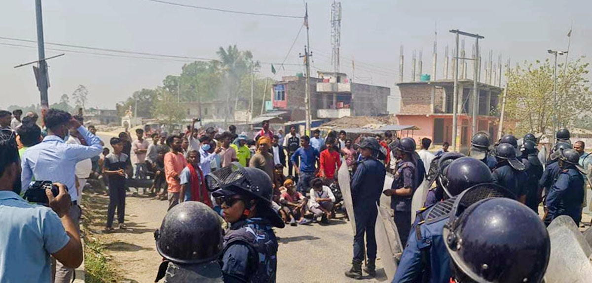 धनुषाको वाटरल्यान्ड पार्कमा झडप प्रहरीद्वारा अश्रुग्यास प्रहार