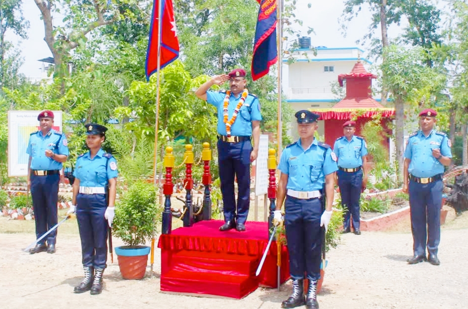 डिआईजी राजेन्द्र प्रसाद भट्टद्वारा लुम्बिनी प्रदेश प्रहरी गण खजुरा बाँकेको अनुगमन,