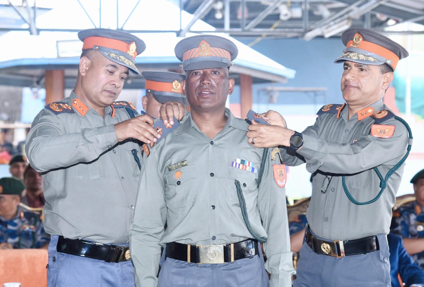 सगरमाथाको सफल आरोहण गर्ने छत्याललाई आईजईपी अर्यालद्वारा दर्ज्यानी चिन्ह प्रदान गर्दै बधाई,