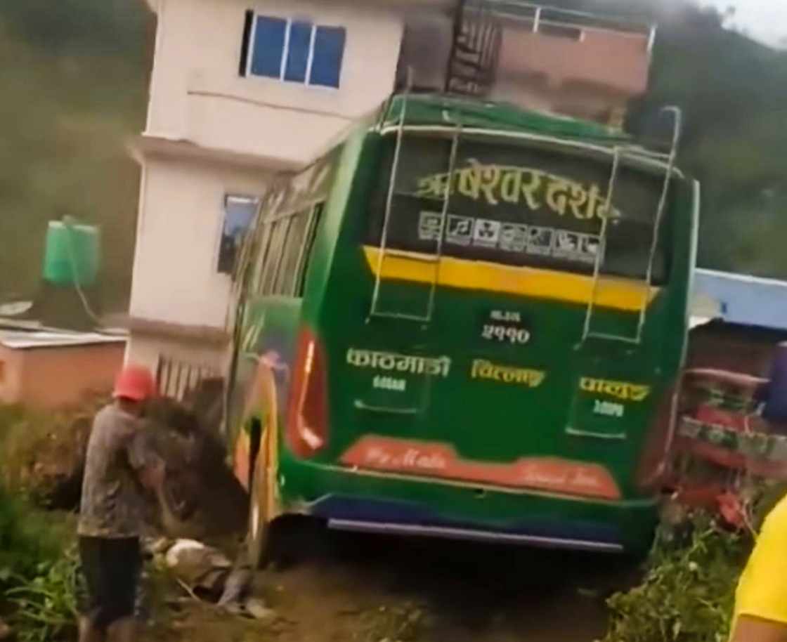 मकवानपुरमा बसको ठक्करबाट २ जनाको मृत्यु,४ जना घाईते,