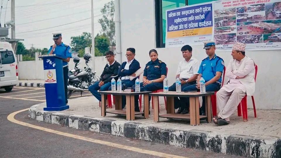 बाँकेमा सवारी चालकलाई यान्त्रिक जाँच तथा मनसुनजन्य दुर्घटना सम्बन्धि सचेतनामुलक कार्यक्रम