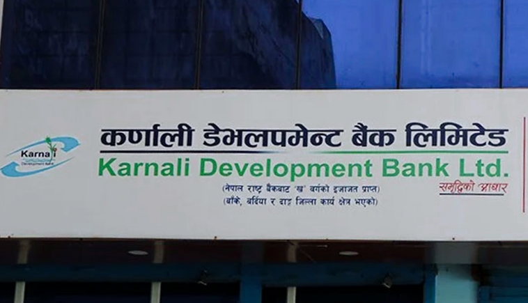 कर्णाली डेभलपमेन्ट बैंकका प्रमुख कार्यकारी अधिकृत राजेन्द्र वीर राय रुपन्देहीबाट पक्राउ