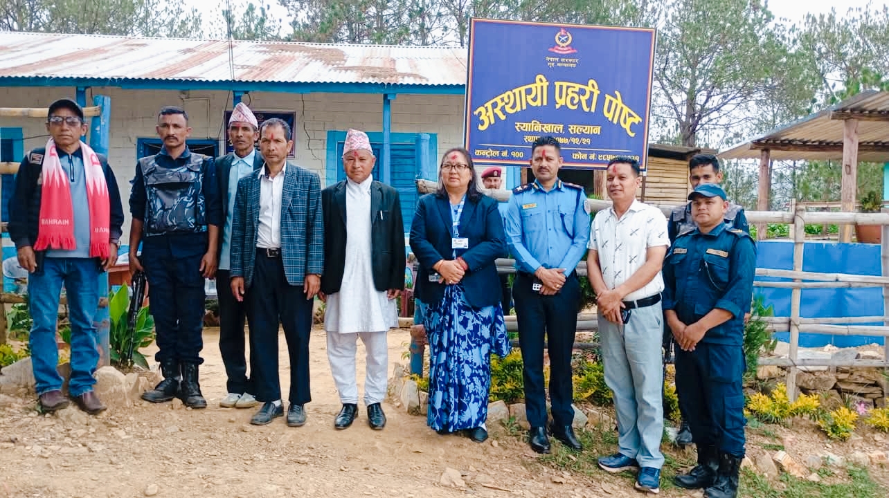 सल्यानका प्रमुख जिल्ला अधिकारी साबित्रा पुनद्वारा विभिन्न प्रहरी चौकीहरुको अनुमगन