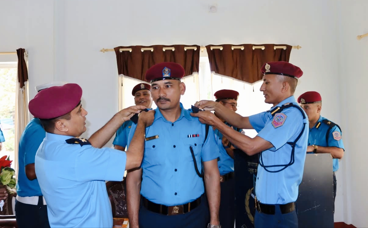 वरिष्ठ हवल्दार पदबाट प्रहरी सहायक निरीक्षक पदमा बढुवा भएकाहरुलाई दर्ज्यानी चिन्ह सुशोभन