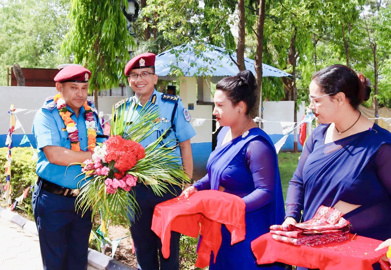 डिआईजी माधव श्रेष्ठले कर्णाली प्रदेश प्रहरी प्रमुखको बुधबार पदभार ग्रहण गरे