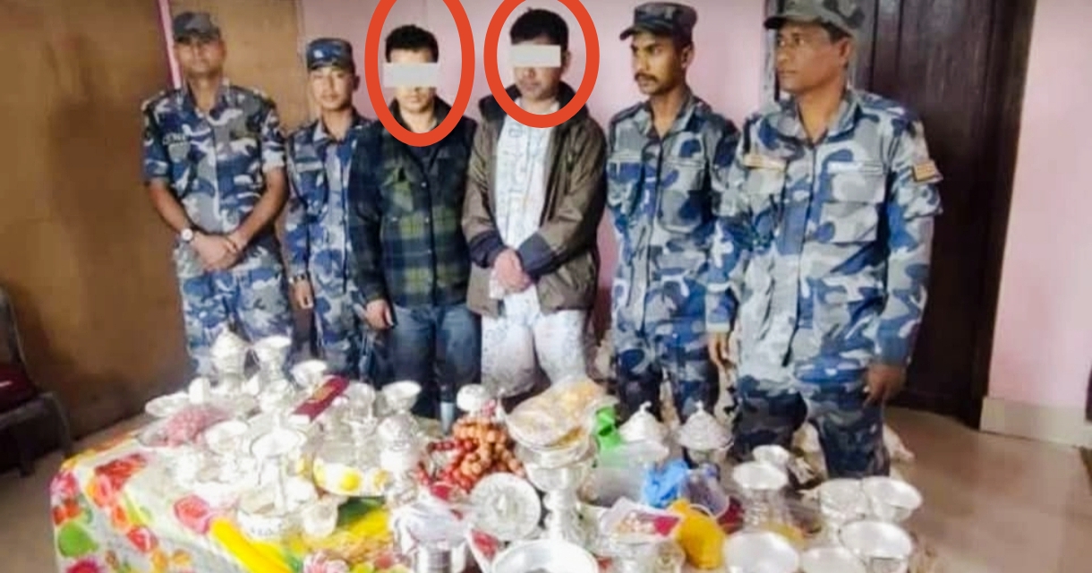 सशस्त्र प्रहरीले इलामबाट साढे ३२ लाख रुपैयाँ चाँदी र सुनको जलप लगाएको गहनासहित २ जना पक्राउ,