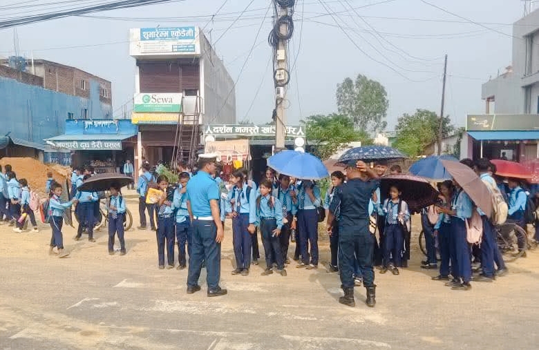 बाँके जिल्ला ट्राफिक प्रहरीको निर्देशनमा विभिन्न पोष्टहरुमा ट्राफिक सचेतना अभियान जारी