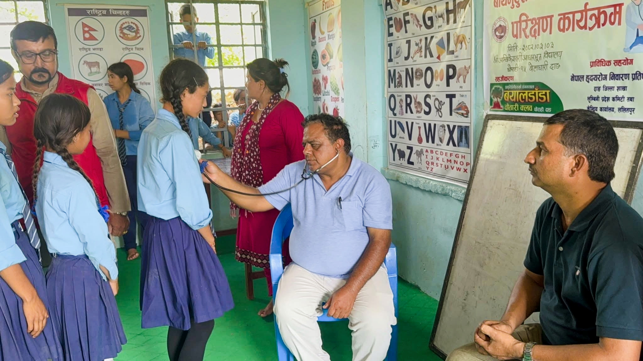 दाङको बयालडाडा चौतारि क्लबको सहयोगमा बिद्यार्थिहरुको निशुल्क मुटु परिक्षण