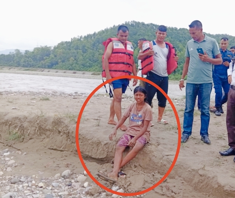 दाङको राप्ती नदीमा फसेकी एक बालिकाको ईप्रका भालुवाङ र सशस्त्र प्रहरीद्वारा सकुशल उद्धार