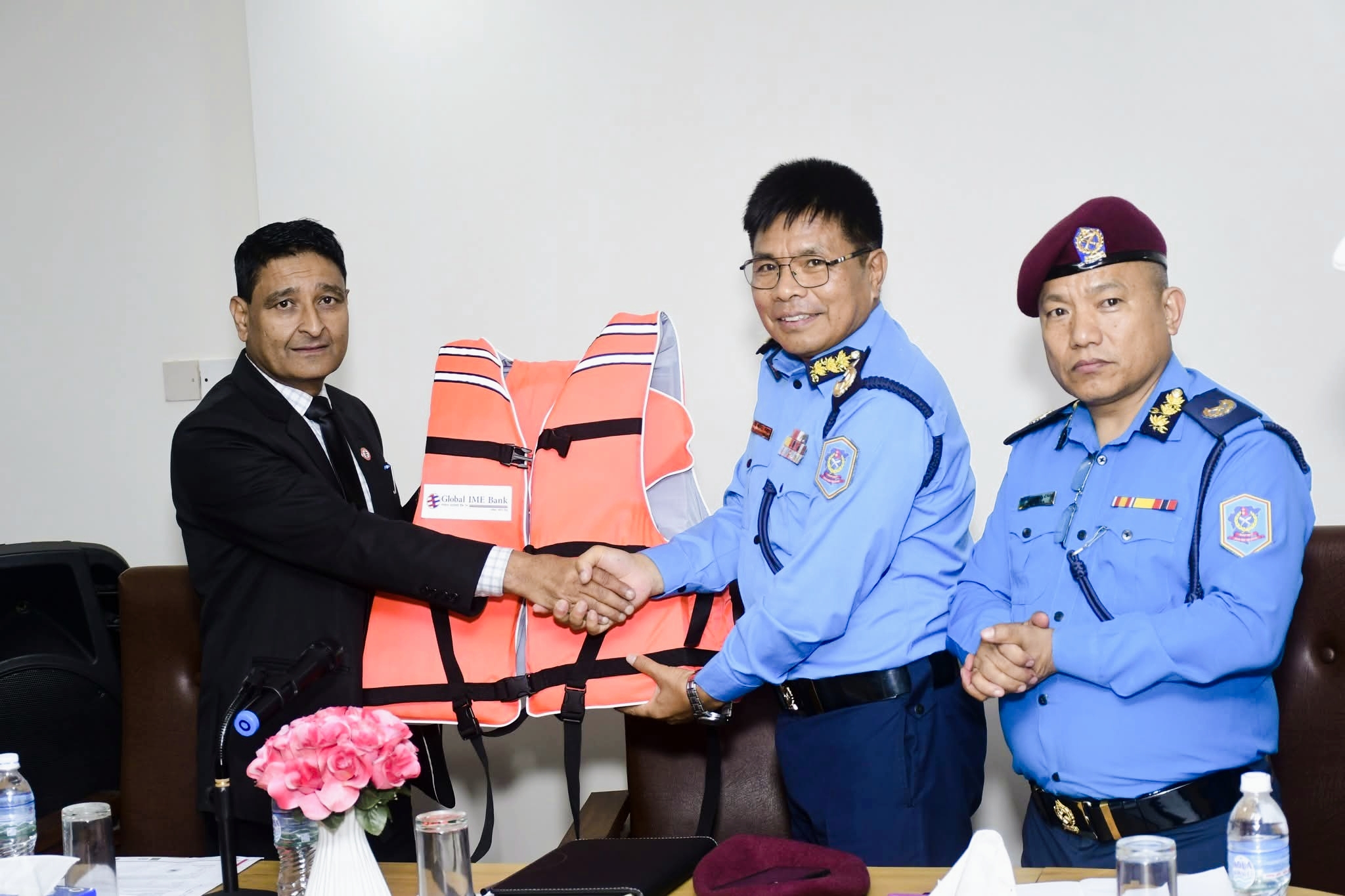 मनसुनजन्य विपद्को लागी तयारी अभियान अन्तर्गत “विपद् उद्दार सामाग्री प्रहरीलाई हस्तान्तरण,