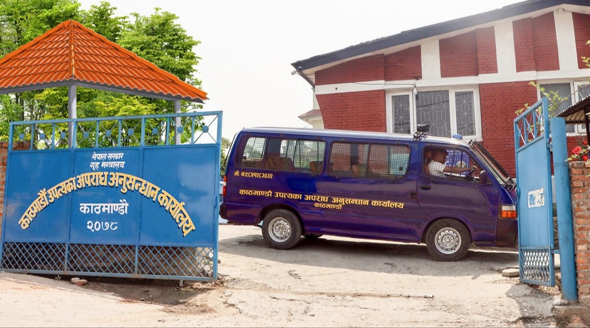 काठमाडौं ठमेलबाट दुई किलो सुन र  २४ लाख नगदसहित दुई चिनियाँ नागरिक पक्राउ,