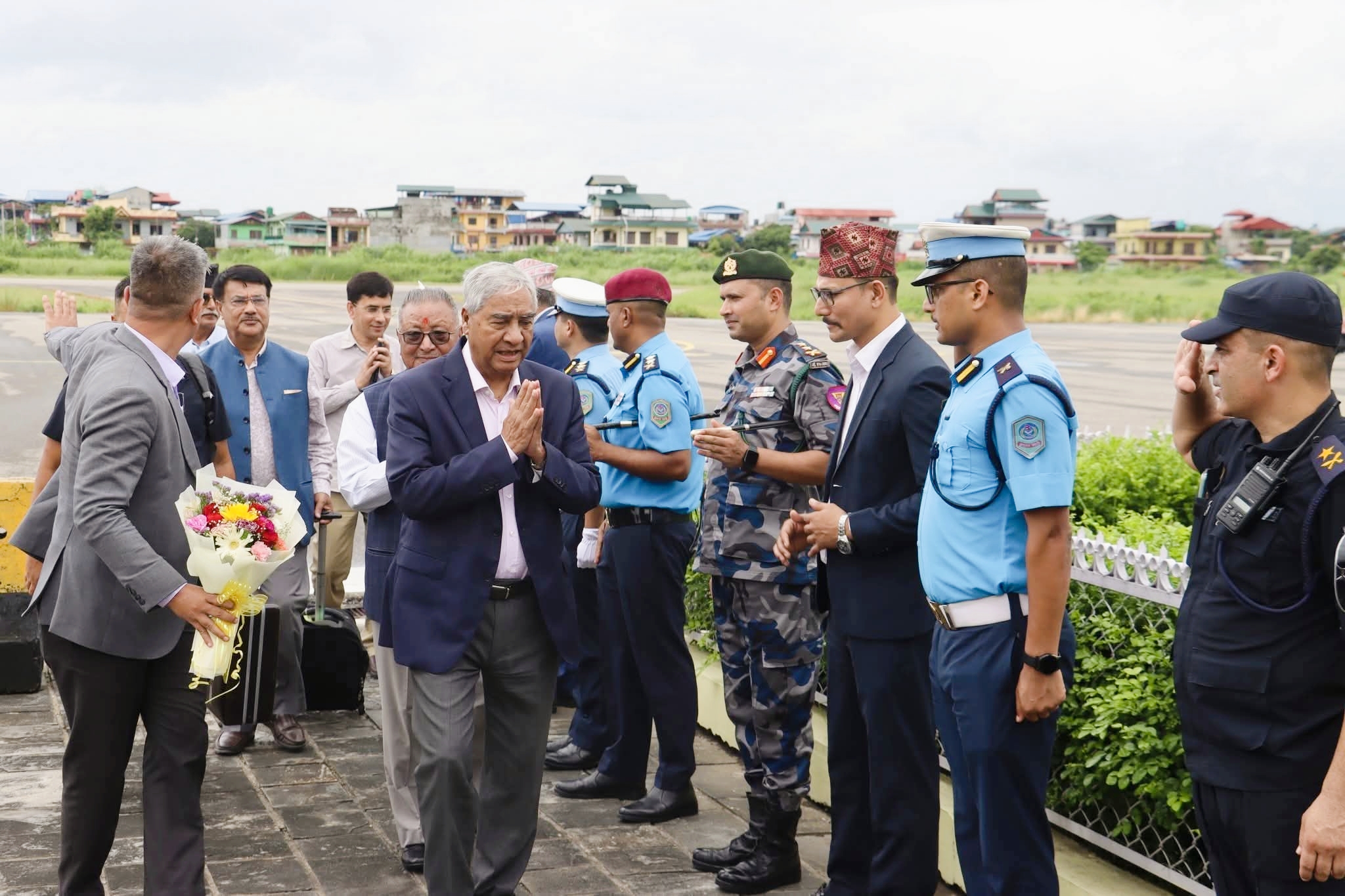 गण्डकी प्रदेशका पुर्व प्रमुख गुरुङको निधनमा शोक व्यक्त गर्न काङ्ग्रेस सभापति देउवा चितवनमा