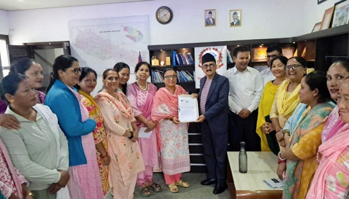 बहुविवाह सम्बन्धी कानुनी संशोधनको तत्काल फिर्ता गर्न माग गर्दै,दाङका महिलाहरुको ज्ञापनपत्र