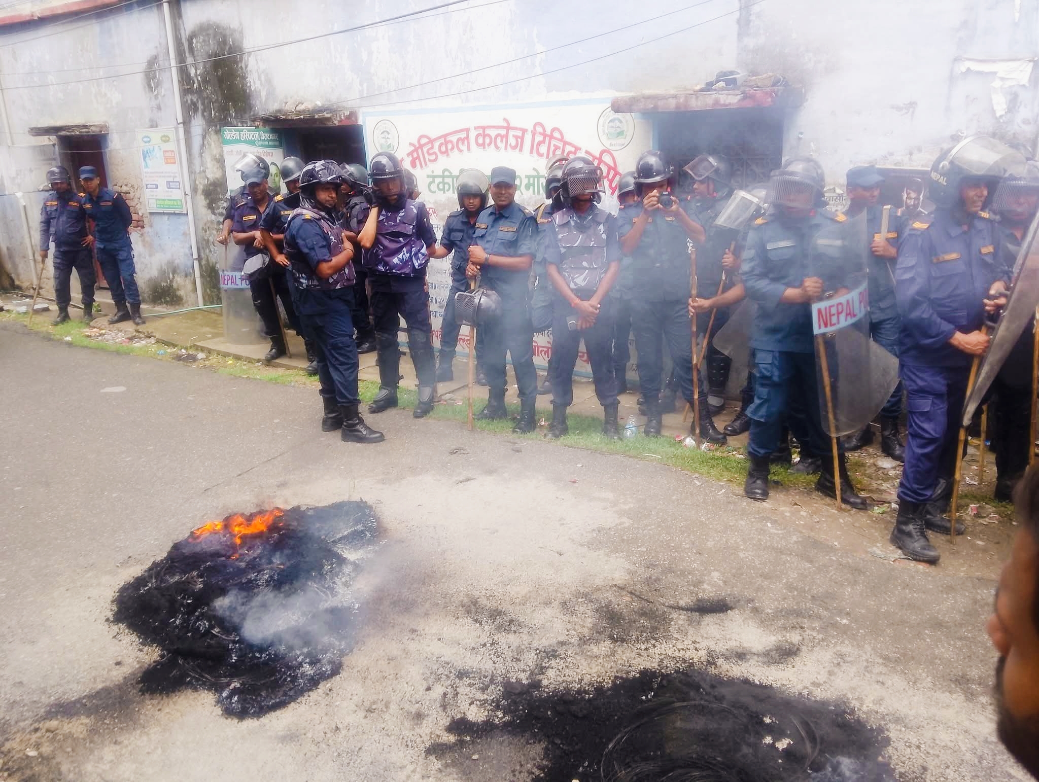 सप्तरीमा प्रहरीको गोली लागेर लालु यादवको मृत्यु पछि राजविराजमा उत्रियो नागरिकको आक्रोश,