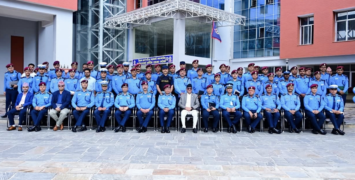 गृहमन्त्री रमेश लेखकद्वारा काठमाडौं उपत्यका प्रहरी कार्यालय र जिल्ला प्रहरी परिसरको निरीक्षण