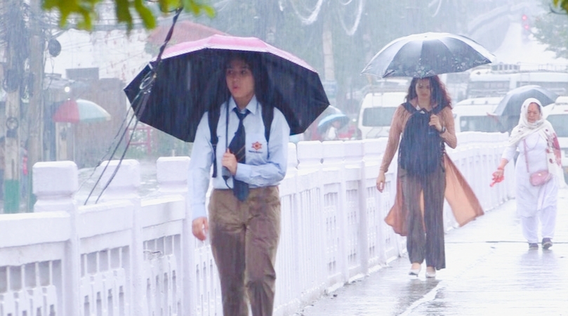 आजको मौसम बिहानैदेखि काठमाडौँ उपत्यका लगायतका केही जिल्लामा भारी वर्षा जारी,