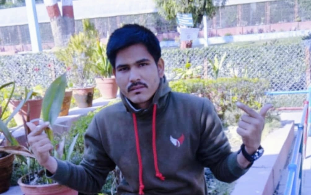 इन्डियाको केरलाबाट करिब १५ महिनाको घर फर्कदै गरेका दाङका होमबहादुर कामी सम्पर्क बिहिन