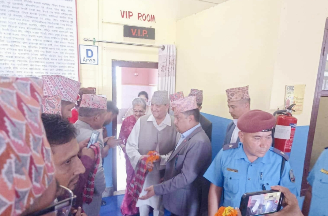 पूर्वराजा ज्ञानेन्द्र शाहसहितको ६ सदस्यीय टोली १० दिनको बसाइँका लागि झापामा आइपुगे,