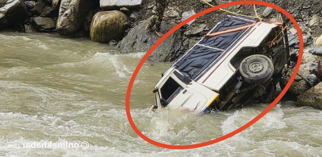 अरनिको राजमार्गमा बोलेरो जीप भोटेकोसी नदीमा खसेर दुर्घटना हुँदा दुई बेपत्ता,