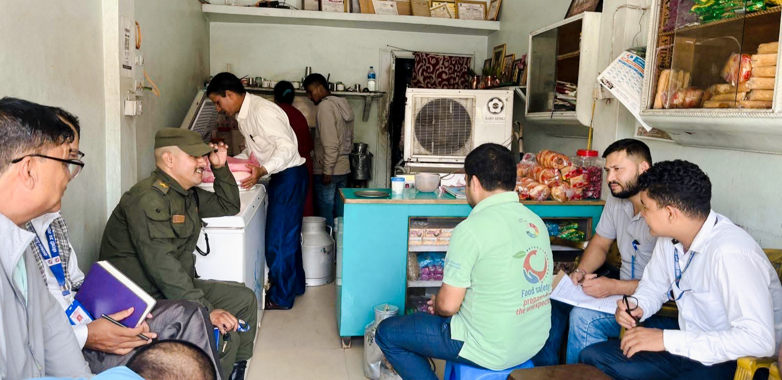 घोराही उपमहानगरपालिकाले गुणस्तर नभएको दुध बेच्ने ९ वटा डेरी पसलहरुलाई ५ हजारको जरिवाना,