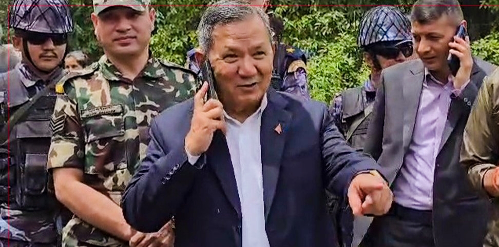 सञ्चारमन्त्री पृथ्वीसुब्बा गुरुङको ललितपुरस्थित घरमा आन्दोलनकारीहरुले आगो लगाए