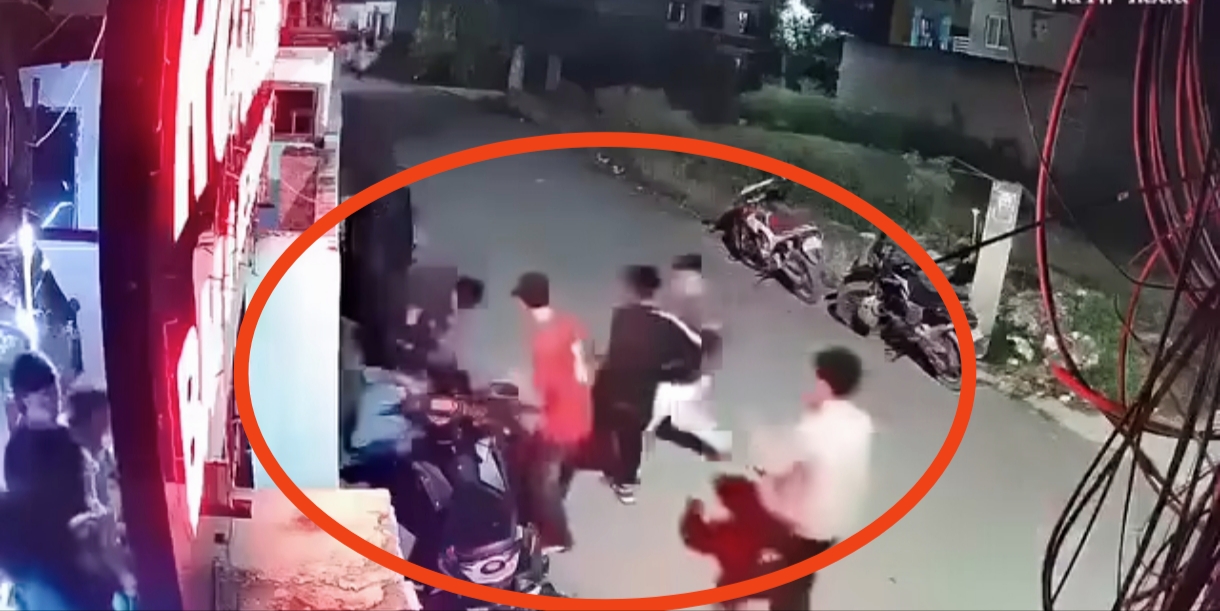 काठमाण्डौको कीर्तिपुरमा एक युवामाथि सामूहिक कुटपिट सिसि क्यामरामा कैद,