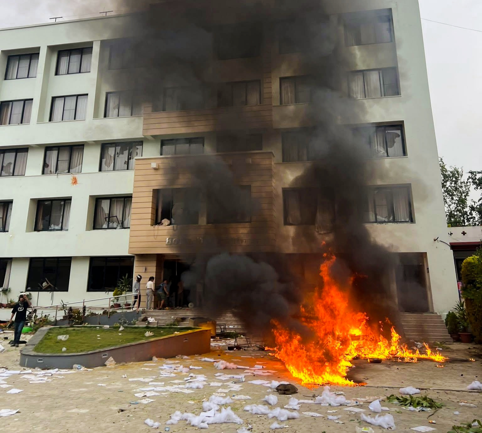 घोराहीको होटेल मालाइनमा भदौ २४ गते भएको तोडफोड र आगजनीबाट साढे ३ करोडको क्षति,