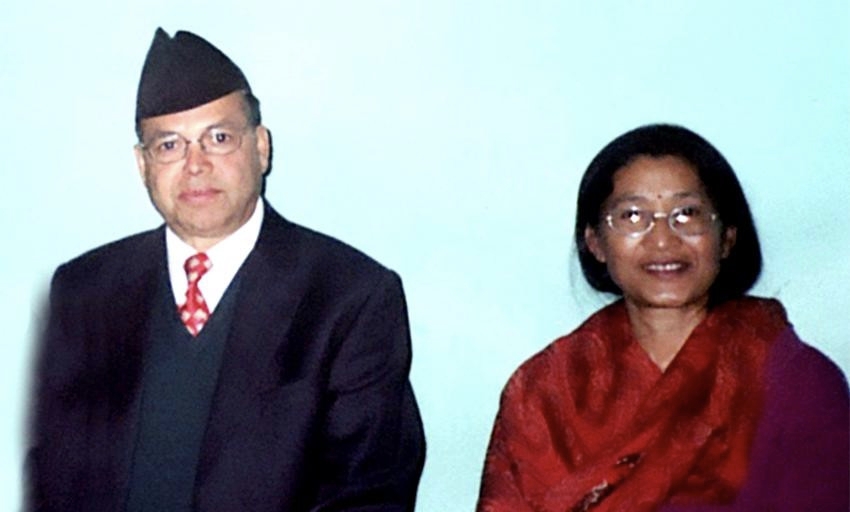 आगलागीमा परेकी झलनाथ खनालकी पत्नी रवीलक्ष्मी चित्रकारको देब्रेहात काटियो, डाक्टर