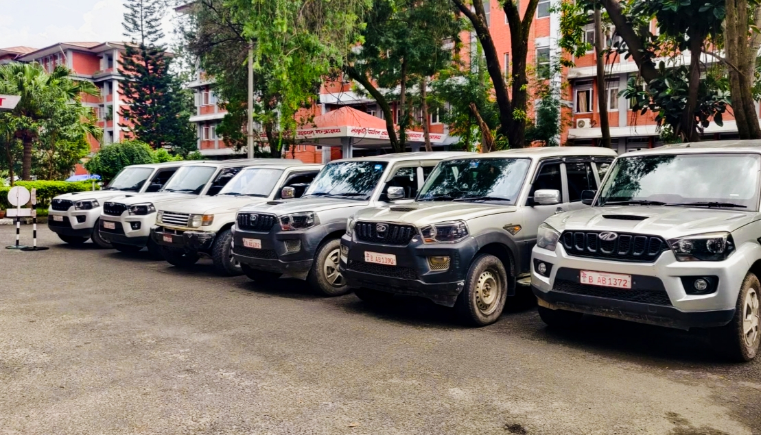 संसद विघटन पछी संघीय संसदका पदाधिकारीहरुले गाडी फिर्ता गरे