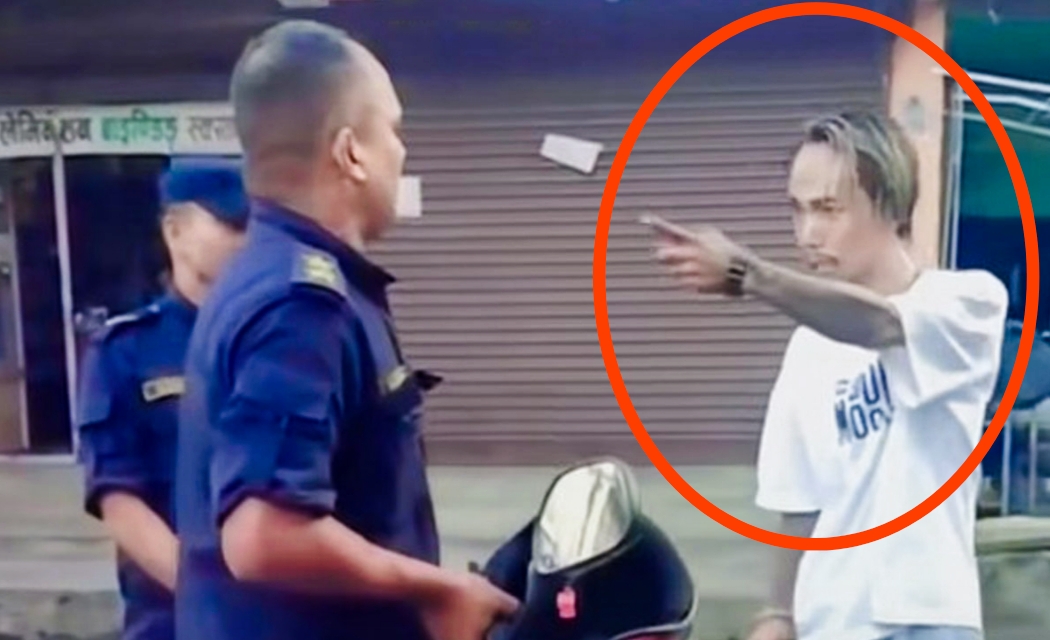 ड्युटीमा खटिएका प्रहरीमाथि अभद्र व्यवहार गर्ने एक युवकलाई प्रहरीले पक्राउ गर्‍यो,