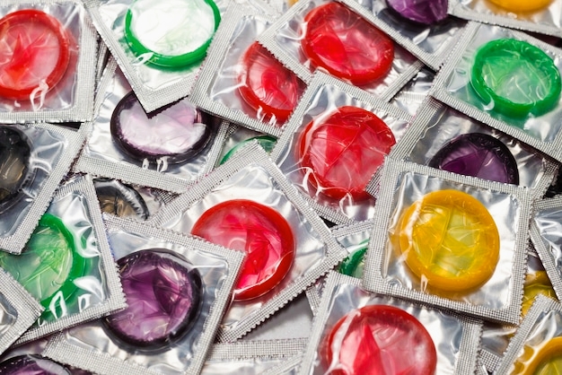 युद्धका बेला किन बढ्छ कण्डमको बिक्री ? २६ प्रतिशतले वृद्धि भएको छ कण्डम,