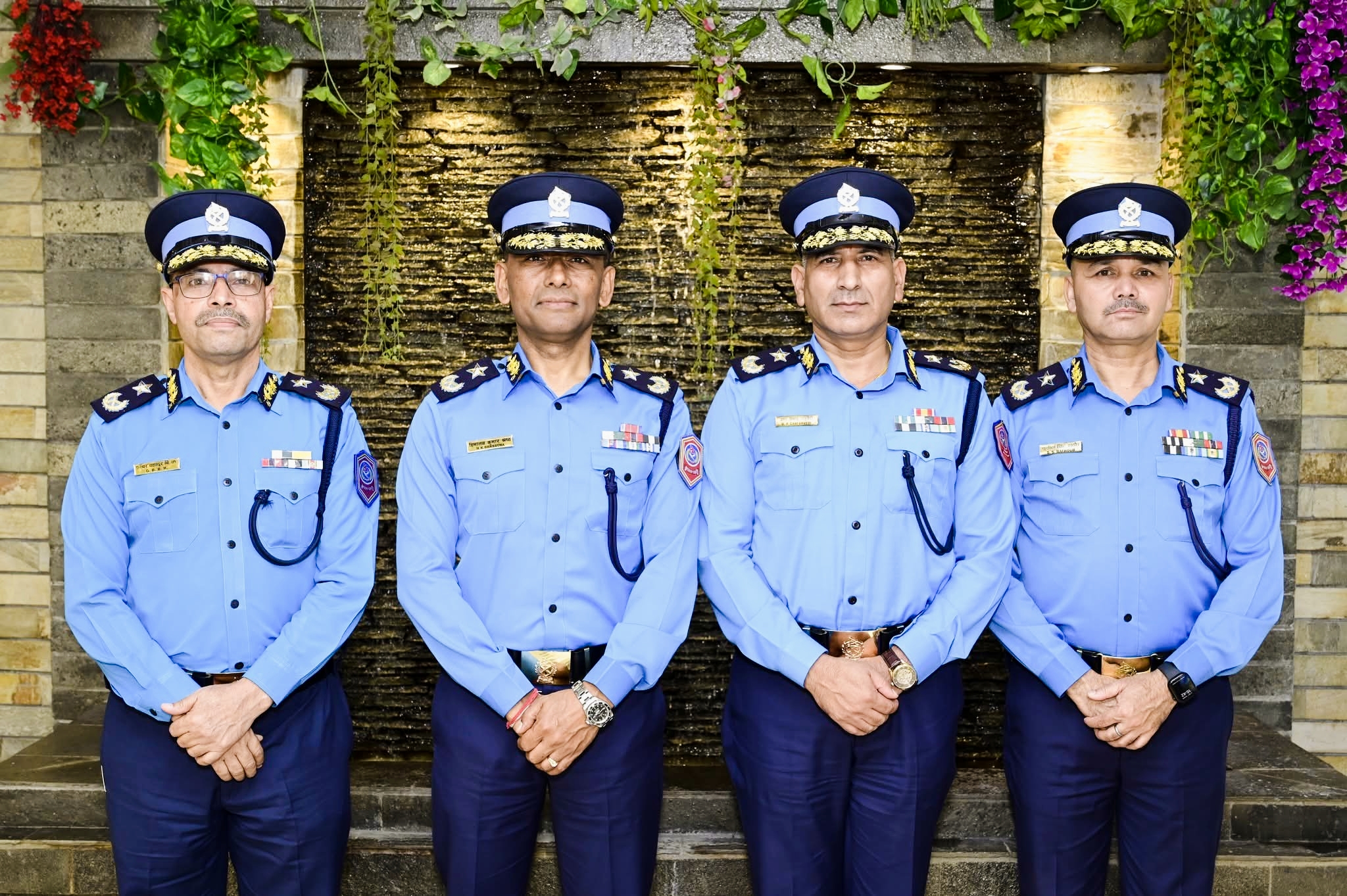 पदोन्नति हुनुभएका ४ जना डिआईजीलाई आईजिपी खापुङ्गद्वारा एआईजीको दर्ज्यानी चिन्हद्वारा सुशोभित