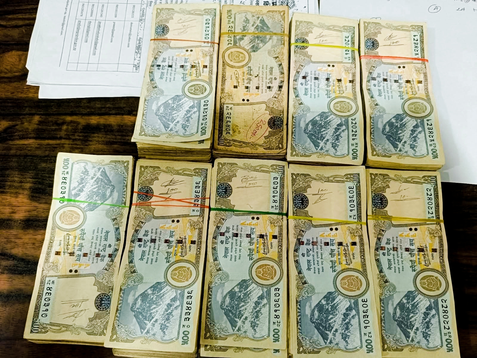 स्रोत नखुलेको ८ लाख रुपैयाँ भन्दा बढी रकमसहित एकजना पक्राउ,