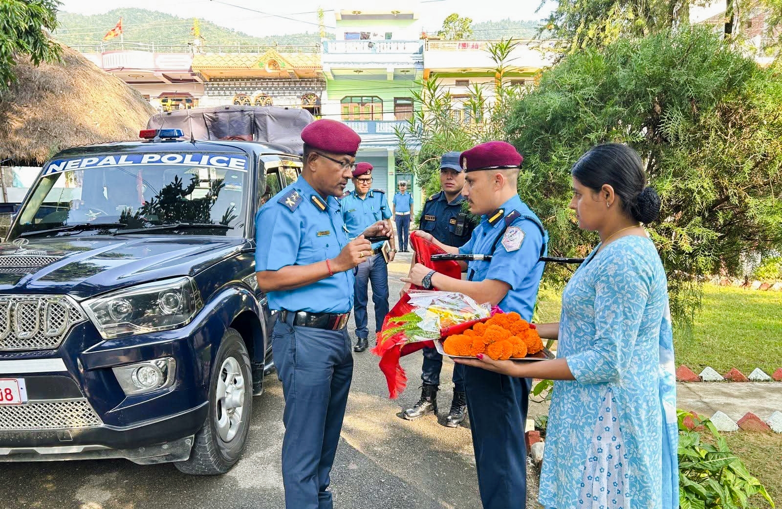दाङ प्रहरी प्रमुख एसपी दिपक श्रेष्ठद्वारा ईलाका प्रहरी कार्यालय भालुवाङ दाङको निरीक्षण,