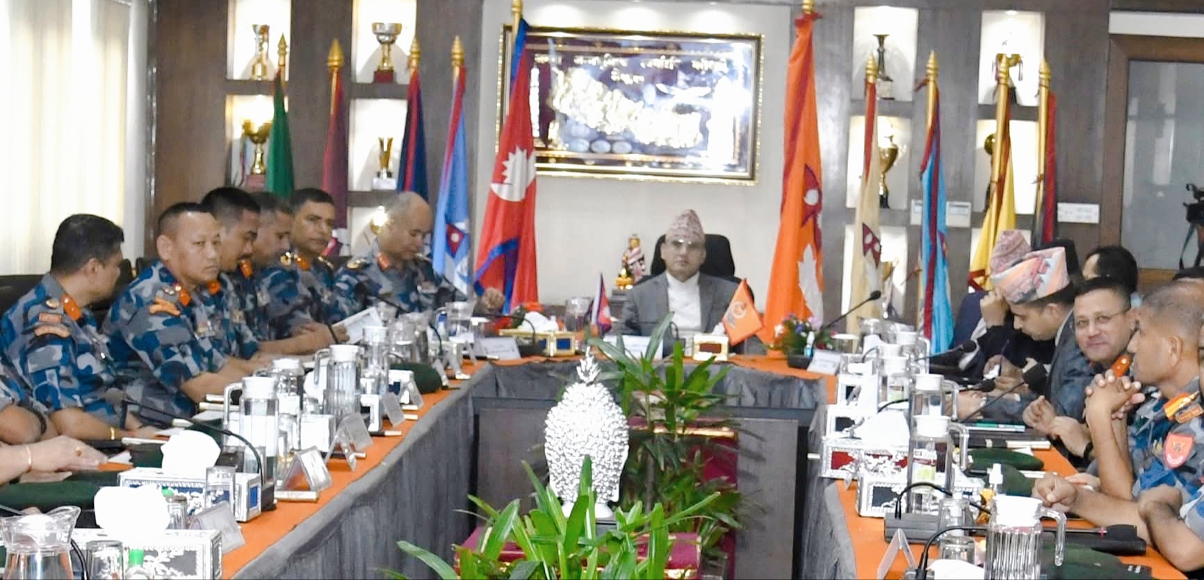 सुरक्षा चुनौतीलाई मध्यनजर राख्दै एकैपटक १६८ जना सशस्त्र प्रहरी अधिकृतको कमाण्ड हेरफेर,