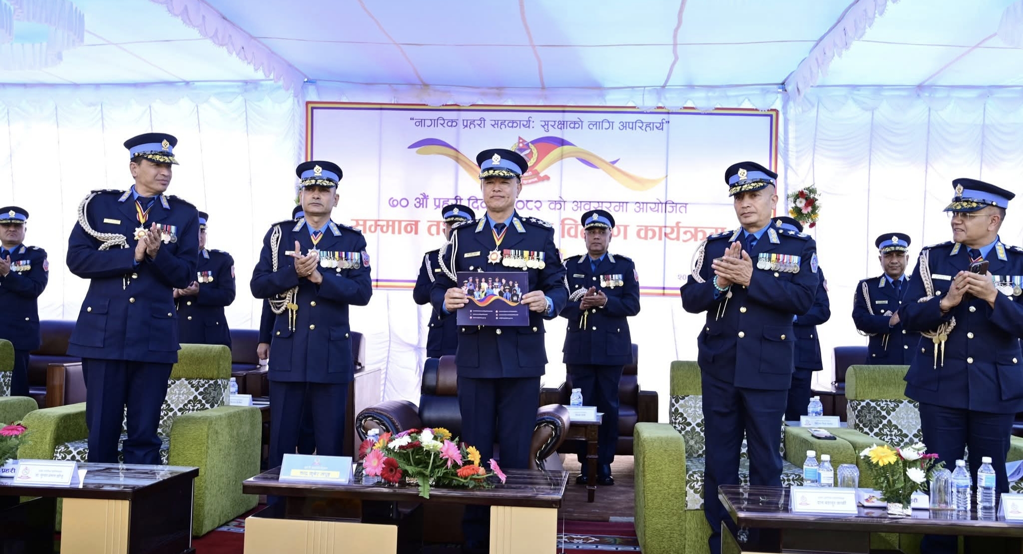 प्रहरी महानिरीक्षक (आईजिपी) चन्द्र कुबेर खापुङ्गद्वारा सम्मानपत्र,कदरपत्र तथा पुरस्कार वितरण,