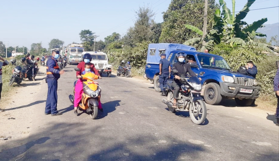 क्षतिपूर्तिको माग गर्दै बन्द गरिएको दाङको लमही भालुवाङ अबरुद्ध सडकखण्ड संचालनमा आयो,