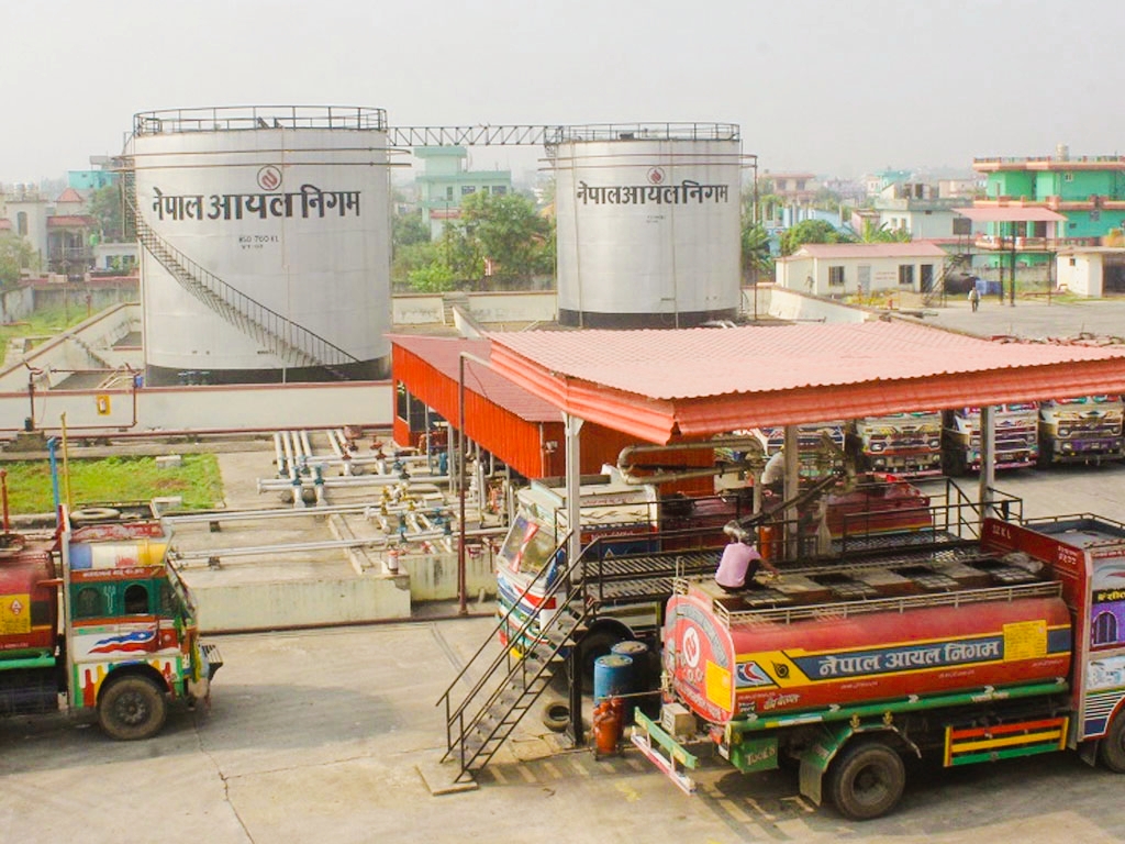 बस्तीको बीचमा रहेको आयल निगमको प्रादेशिक डिपो स्थानान्तरणको माग गर्दै स्थानीयहरुको दबाबमूलक