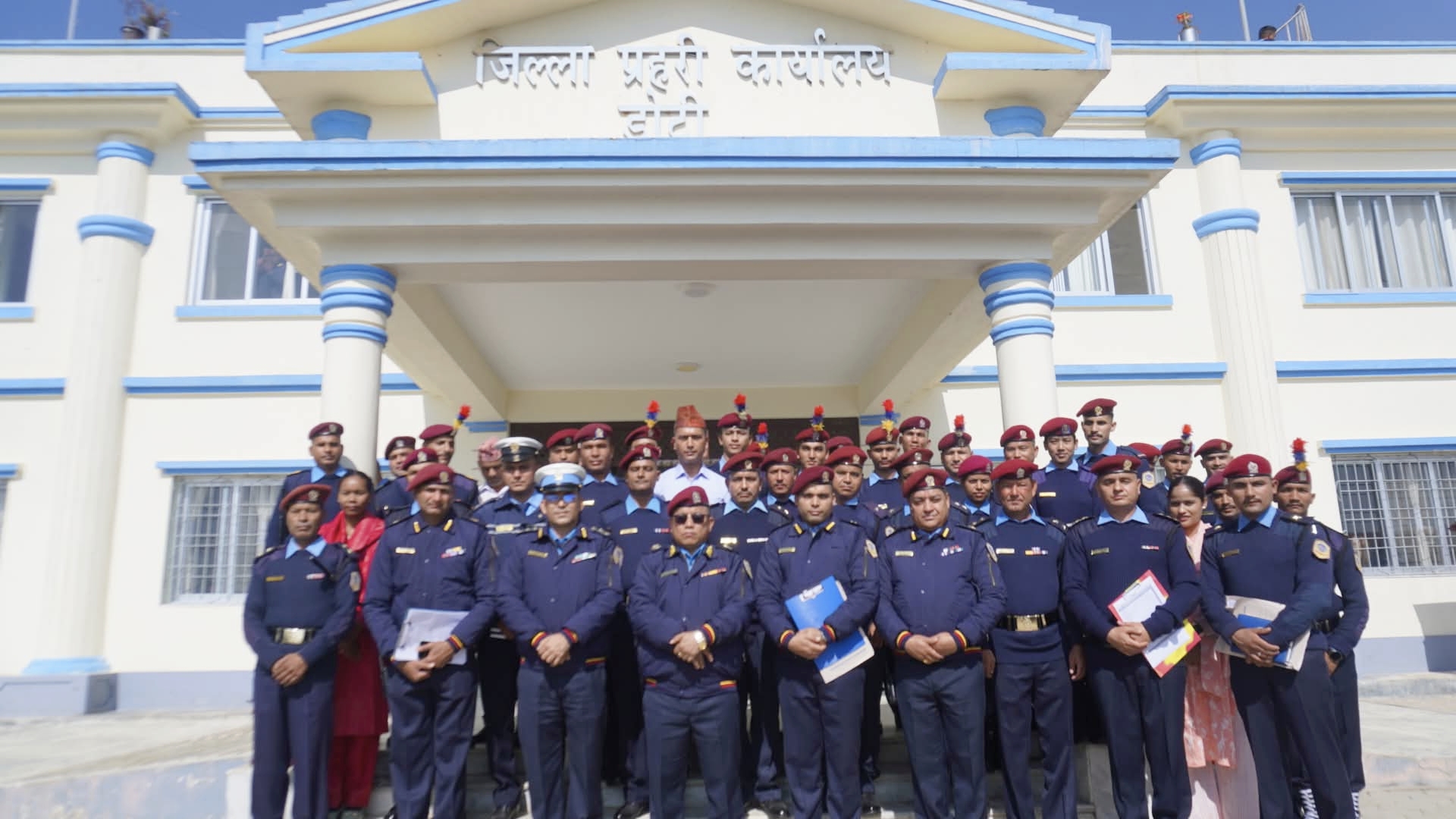 सुदूरपश्चिम डिआईजी ओमबहादुर रानाद्वारा जिल्ला प्रहरी कार्यालय डोटीको अनुगमन,