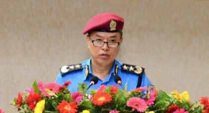 (आईजीपी) खापुङको प्रश्न : गोली नचलाउँदा पनि प्रहरी दोषी,चलाए पनि बयान दिँदै हिँड्नुपर्ने बाध्यता?