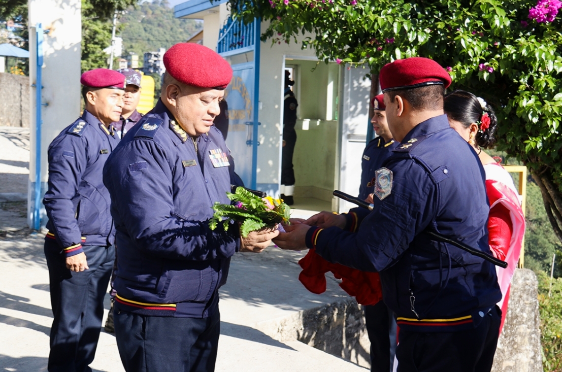 कोशी प्रदेश डीआईजी ईश्‍वर कार्कीद्वारा जिल्ला प्रहरी कार्यालय ओखलढुंगाको अनुगमन,